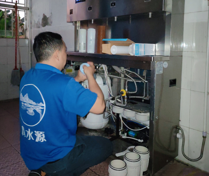 清水源校园饮水机 清水源校园饮水机